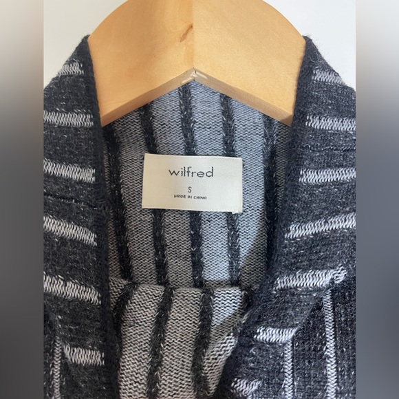 Aritzia Wilfred - Women’s turtle neck long sleeve - Picture 4 of 5